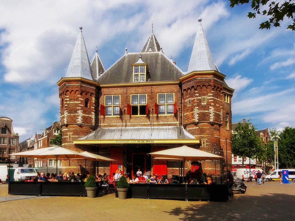 Amsterdam na końcu listy europejskich miast do zwiedzenia. Powód zaskakuje... 11 amsterdam 350510 960 720