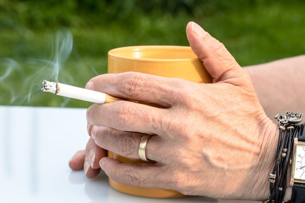 cigarette 2367456 1280