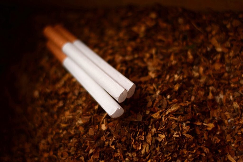 cigarette 2490647 1280