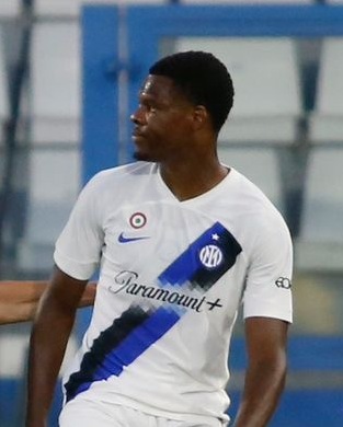 Edison ndreca inter egnati cropped Denzel Dumfries
