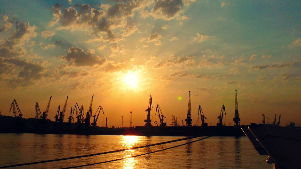 port 4906335 1280