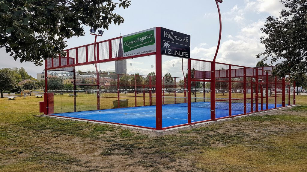 Outdoor paddle court