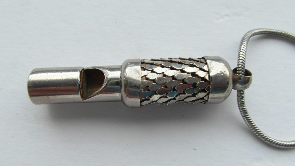 vintage whistle 274252 1280