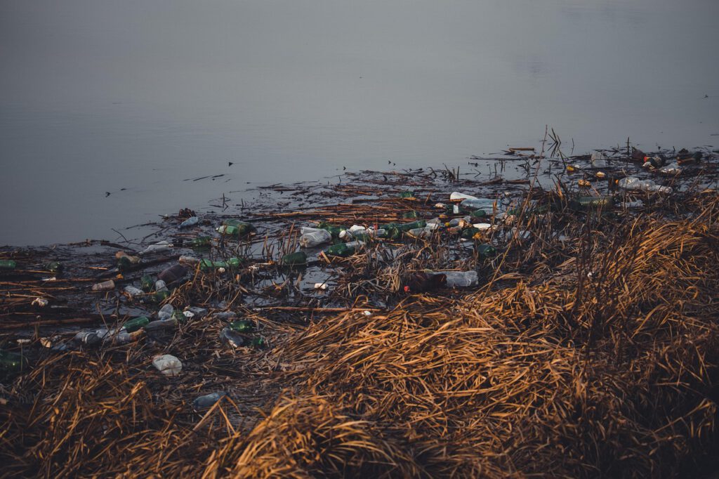 plastic garbage 7812447 1280